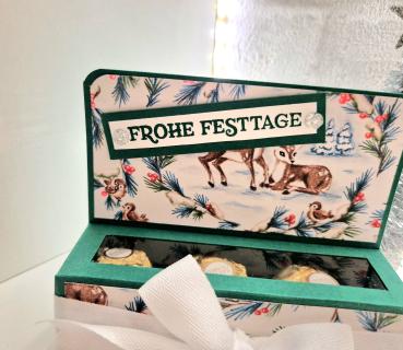 Weihnachtliche Verpackung mit 3 goldene Kugeln