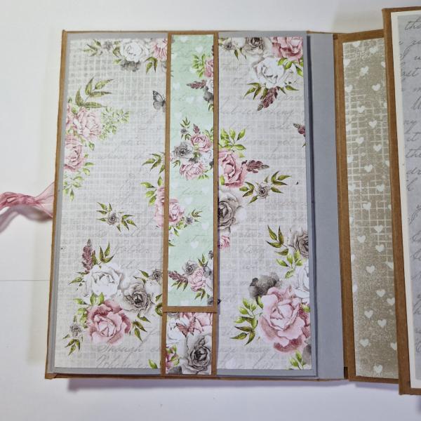 Trifold-Mini-Album zum Geburtstag mit Blumenmuster