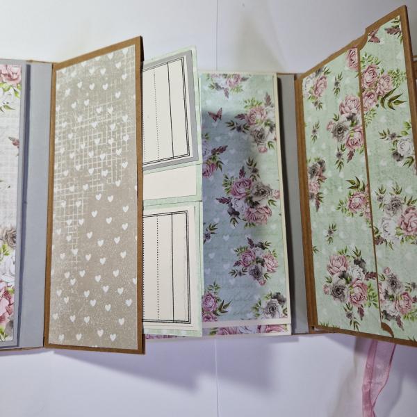 Trifold-Mini-Album zum Geburtstag mit Blumenmuster