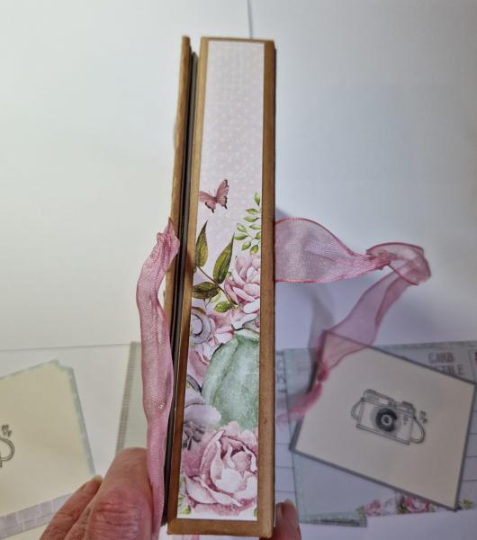Trifold-Mini-Album zum Geburtstag mit Blumenmuster